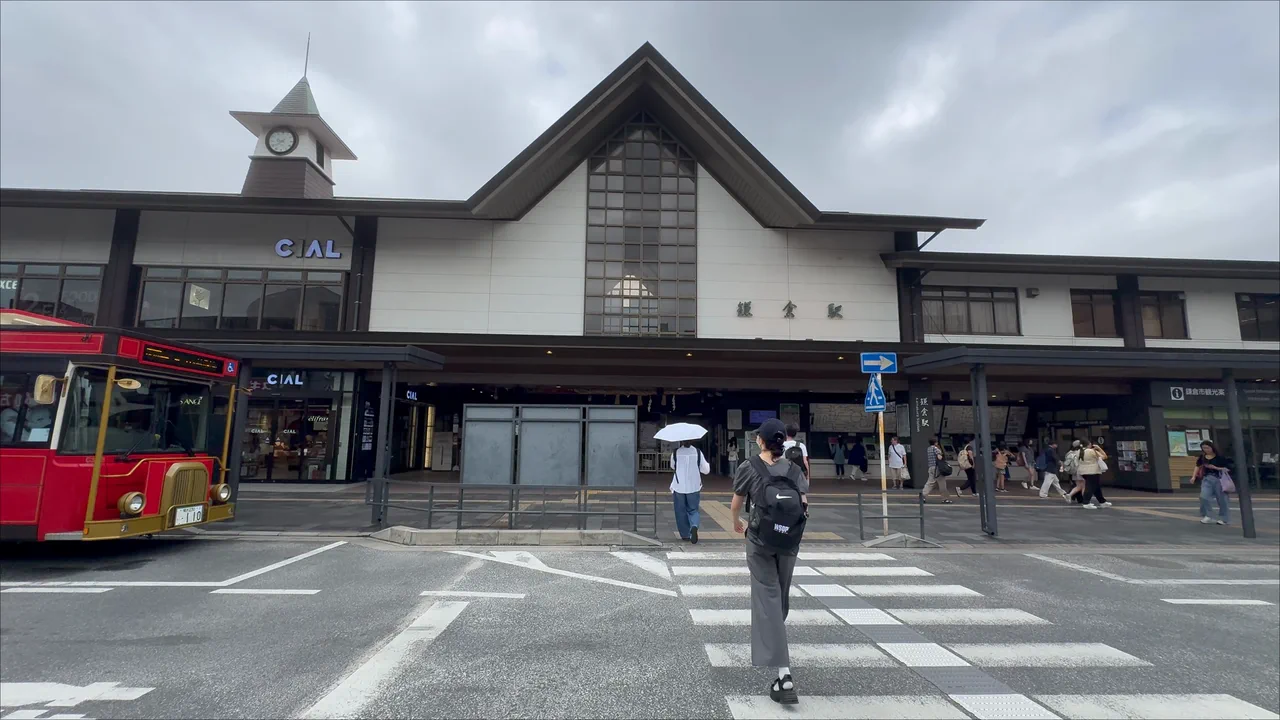 The east exit of JR Kamakura Station and a red bus, as shown at the beginning of the video